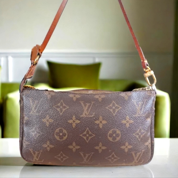 Louis Vuitton Vintage Pochette Accessoires handbag with strap - Picture 11 of 17